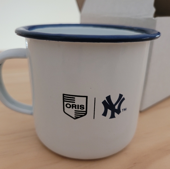NY Yankees Oris Bear Mug - Picture 4 of 9